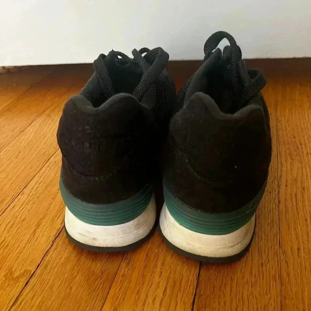 New Balance 574 Sonic Black
Boys' Grade School size 4.5 - Picture 5 of 8